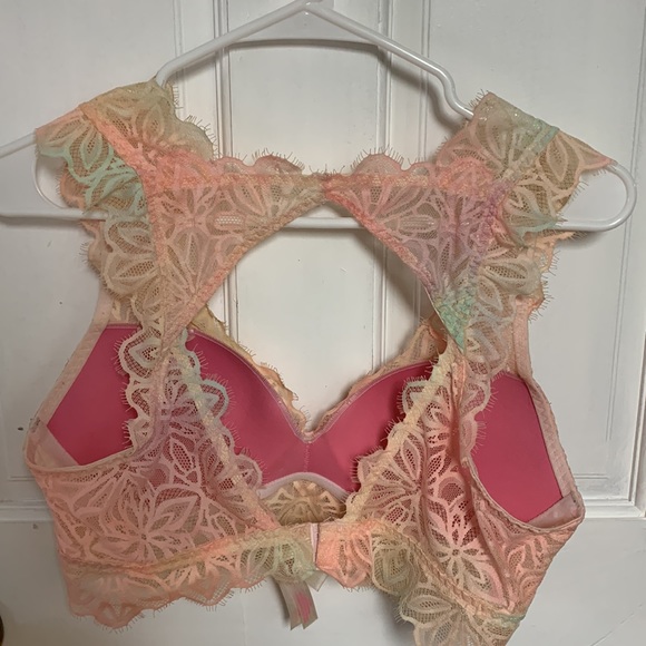 Pink brand. Size ranging from a medium to large - Picture 2 of 2